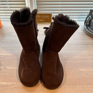 Brown Suede Fur-Lined Boots